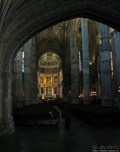 Монастырь иеронимитов — шикарный внешне, грандиозный внутри