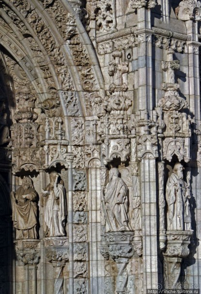 Монастырь иеронимитов — шикарный внешне, грандиозный внутри