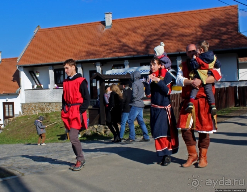 Фестиваль в историческом селе Холлокё (объект Юнеско № 401)