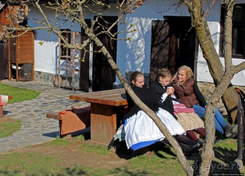 Фестиваль в историческом селе Холлокё (объект Юнеско № 401)