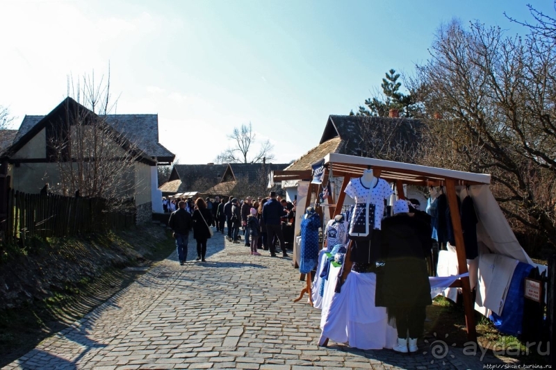 Фестиваль в историческом селе Холлокё (объект Юнеско № 401)