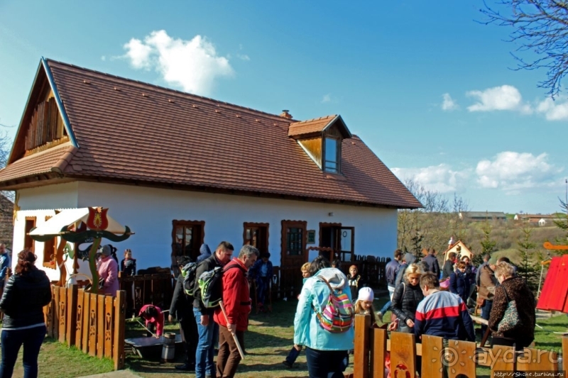 Фестиваль в историческом селе Холлокё (объект Юнеско № 401)