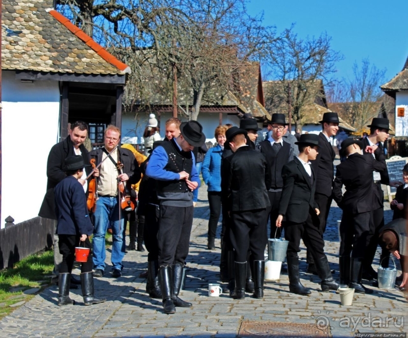 Фестиваль в историческом селе Холлокё (объект Юнеско № 401)