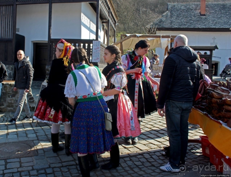 Фестиваль в историческом селе Холлокё (объект Юнеско № 401)
