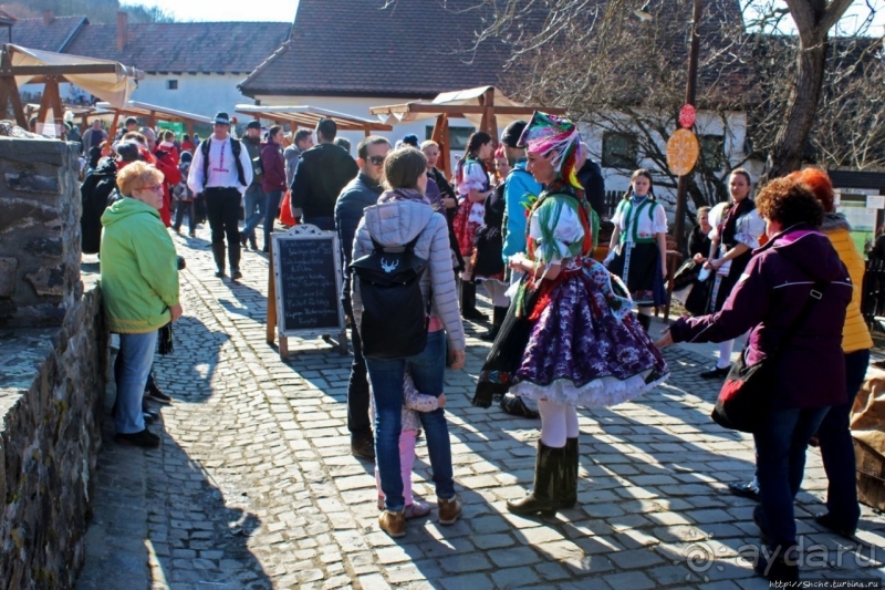 Фестиваль в историческом селе Холлокё (объект Юнеско № 401)