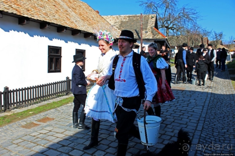 Фестиваль в историческом селе Холлокё (объект Юнеско № 401)