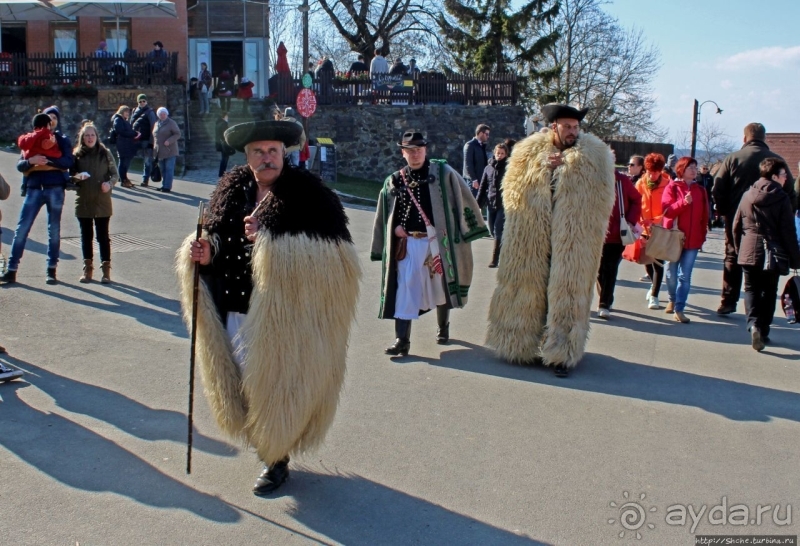 Фестиваль в историческом селе Холлокё (объект Юнеско № 401)