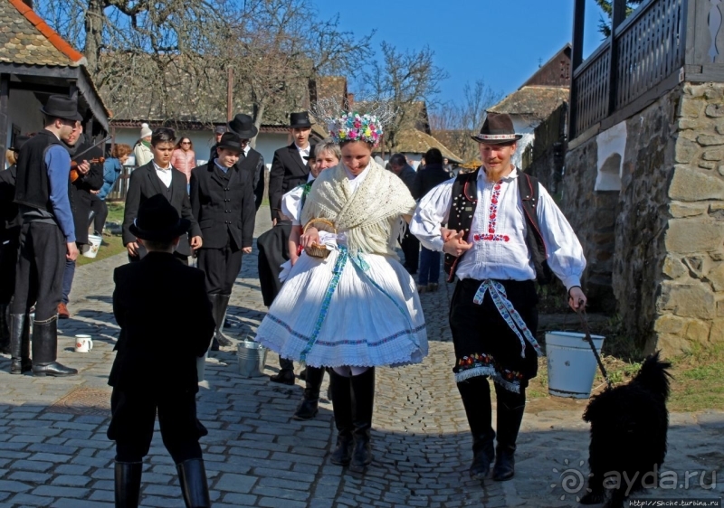 Фестиваль в историческом селе Холлокё (объект Юнеско № 401)