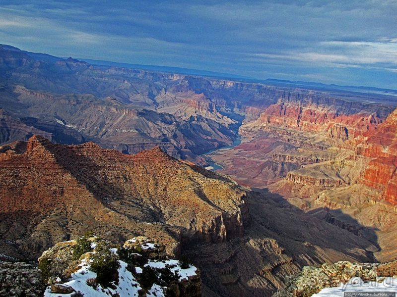 Гранд — потому что ну очень большой 