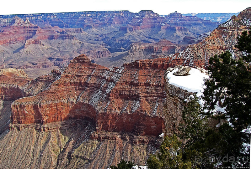 Гранд — потому что ну очень большой 