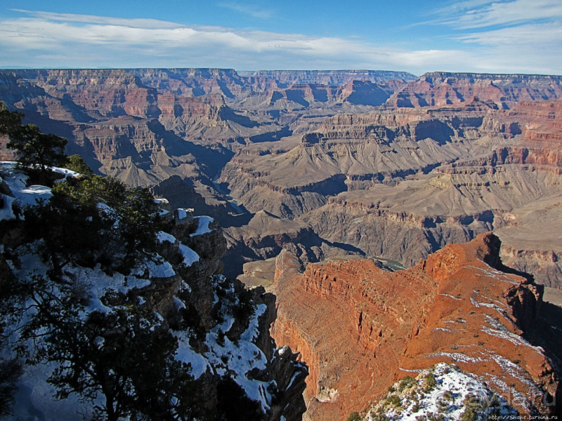 Гранд — потому что ну очень большой 
