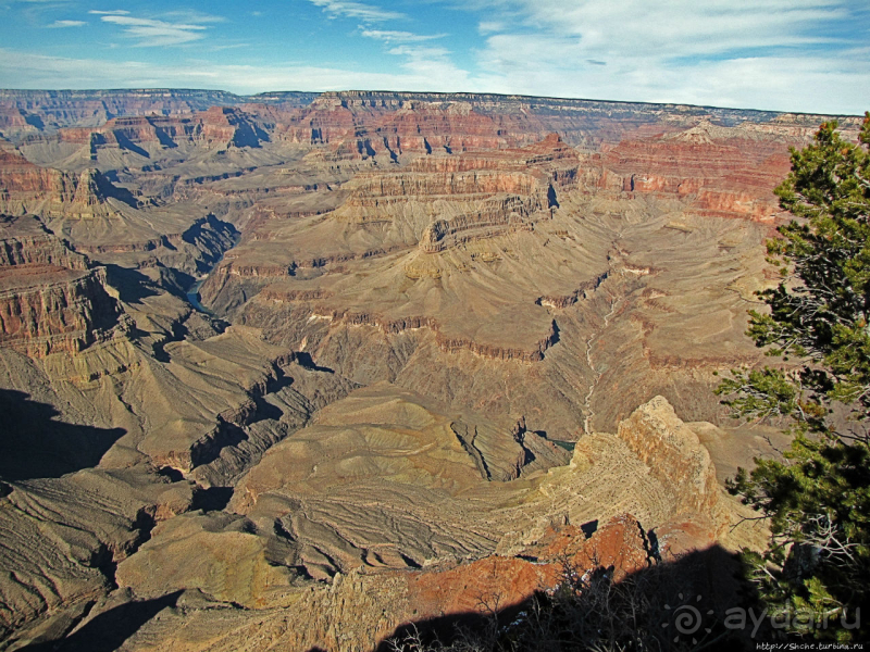 Гранд — потому что ну очень большой 