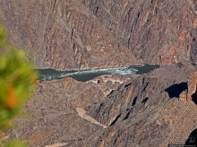 Гранд — потому что ну очень большой 