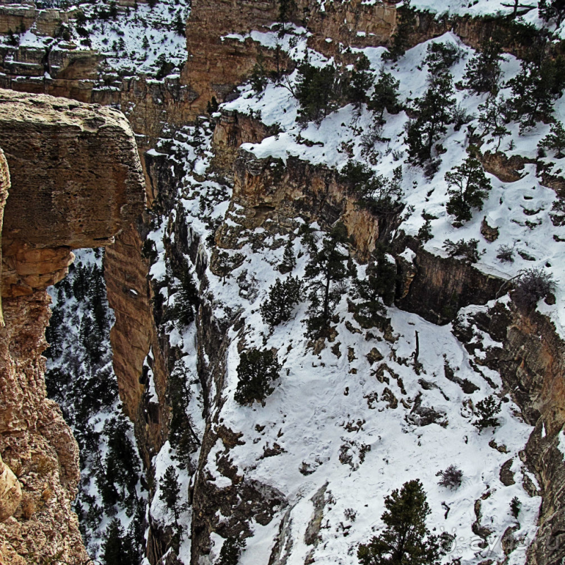 Гранд — потому что ну очень большой 