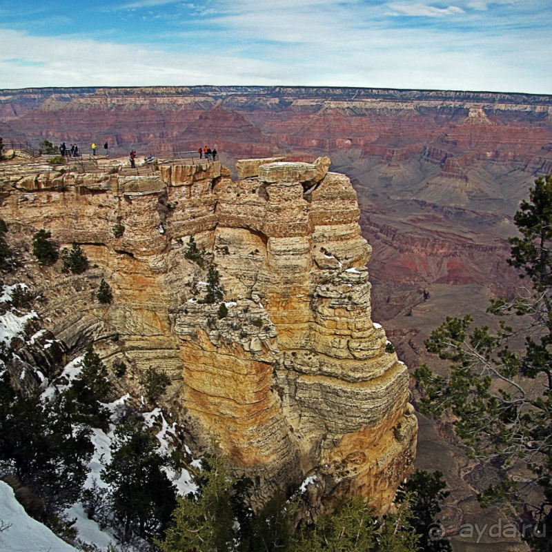 Гранд — потому что ну очень большой 