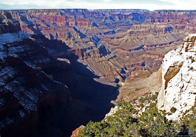 Гранд — потому что ну очень большой 