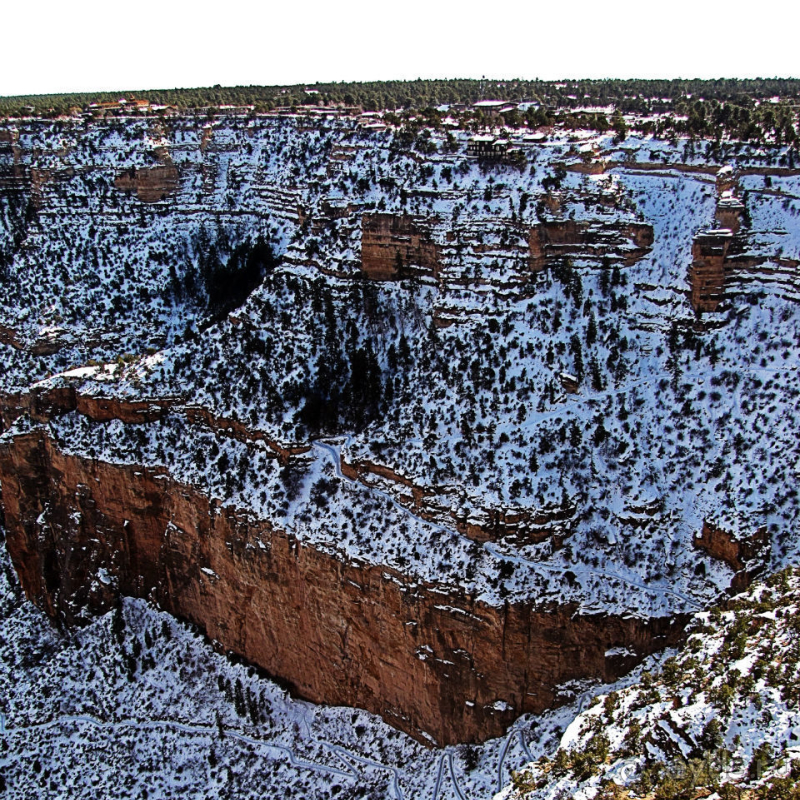 Гранд — потому что ну очень большой 