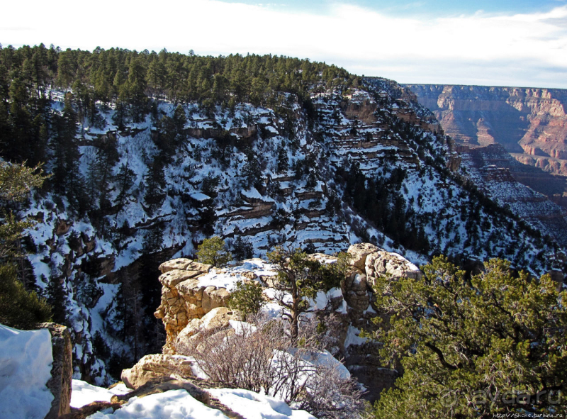 Гранд — потому что ну очень большой 