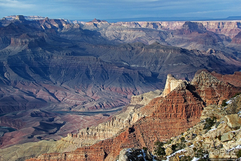 Гранд — потому что ну очень большой 