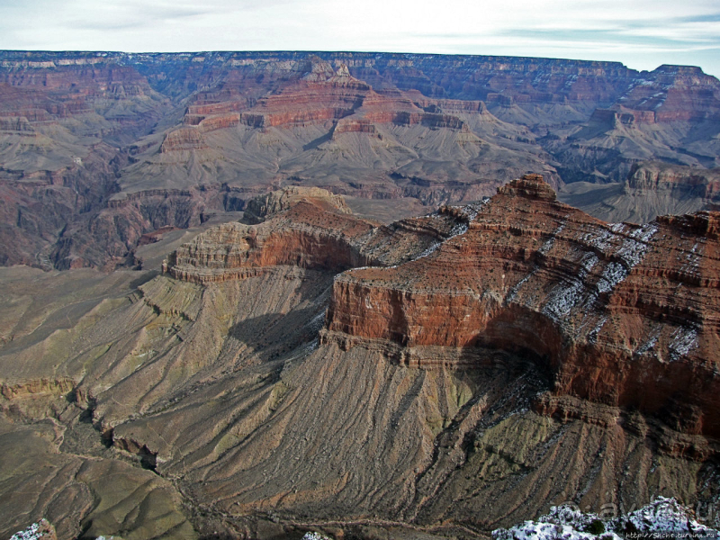 Гранд — потому что ну очень большой 