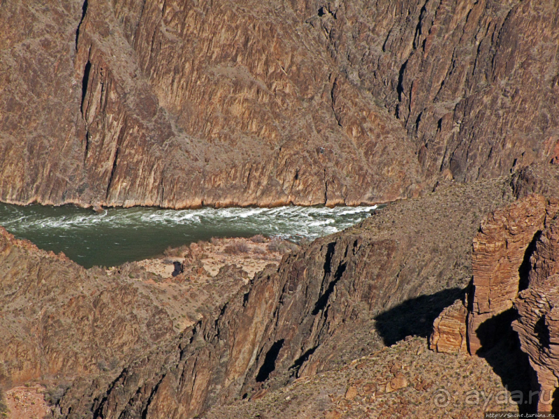Гранд — потому что ну очень большой 