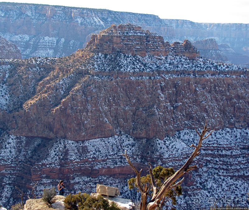 Гранд — потому что ну очень большой 