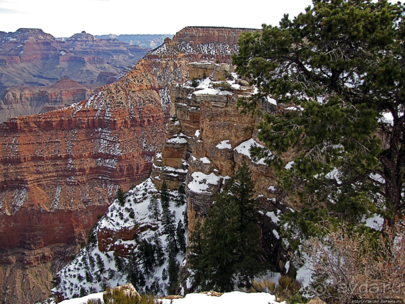 Гранд — потому что ну очень большой 