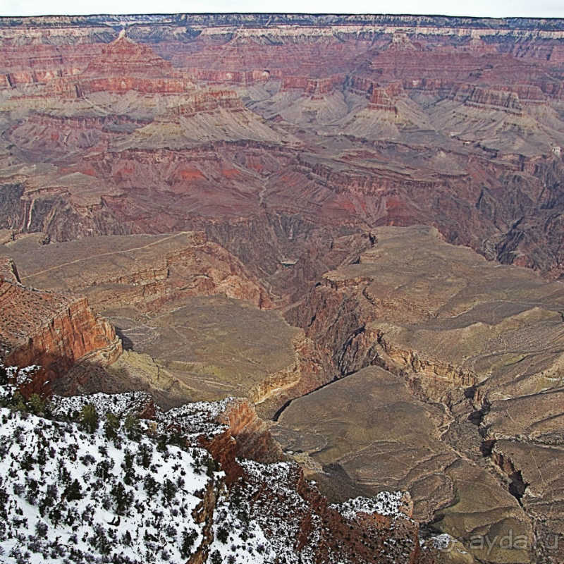 Гранд — потому что ну очень большой 