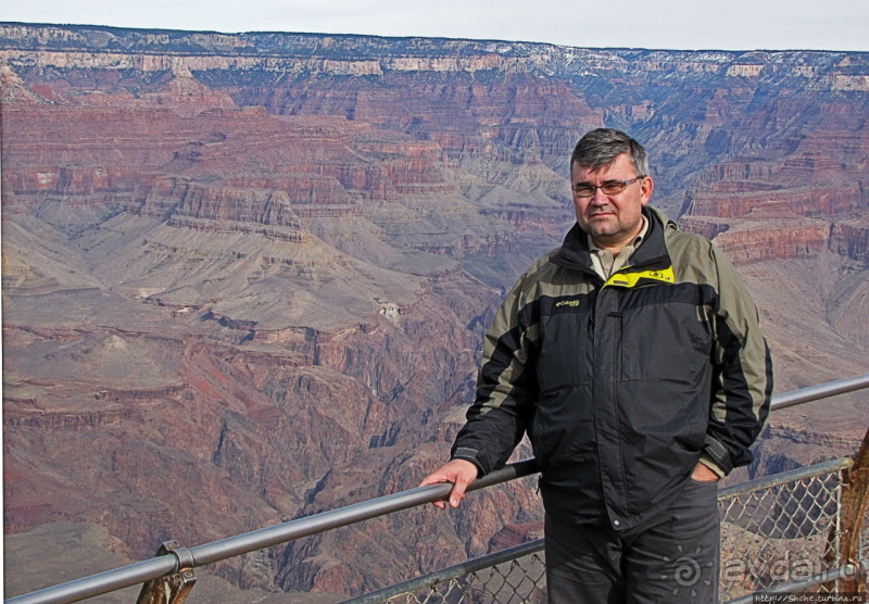Гранд — потому что ну очень большой 