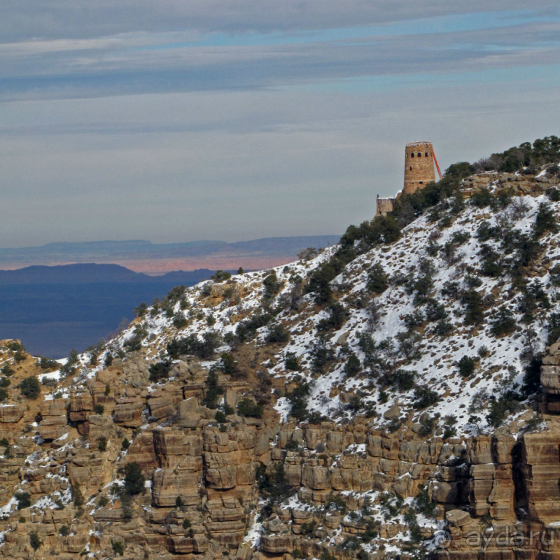 Гранд — потому что ну очень большой 