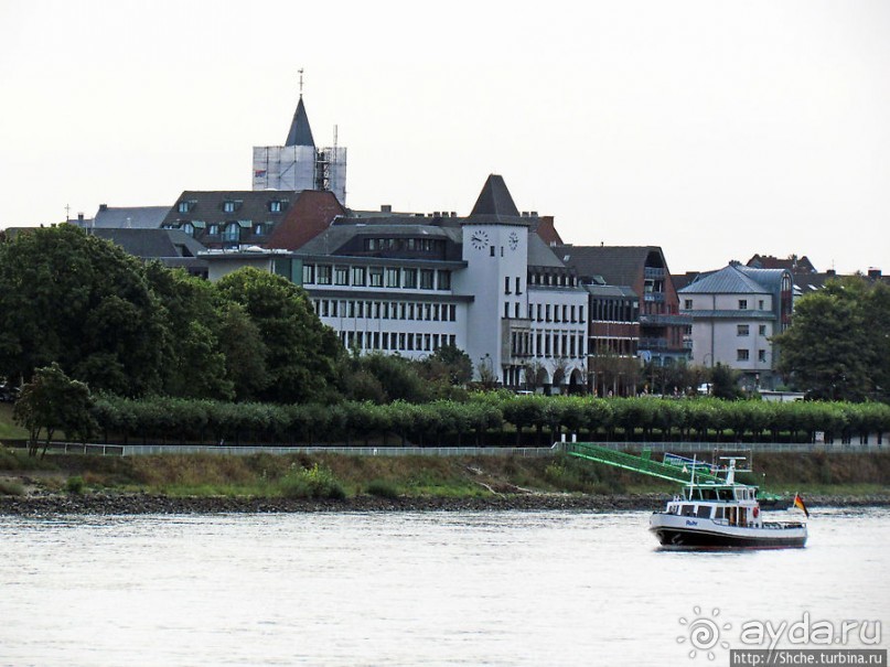 По Рейну на корабле. Справа Weiss, слева Porz