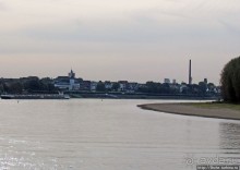 По Рейну на корабле. Справа Weiss, слева Porz