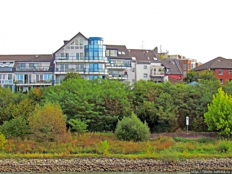 По Рейну на корабле. Справа Weiss, слева Porz