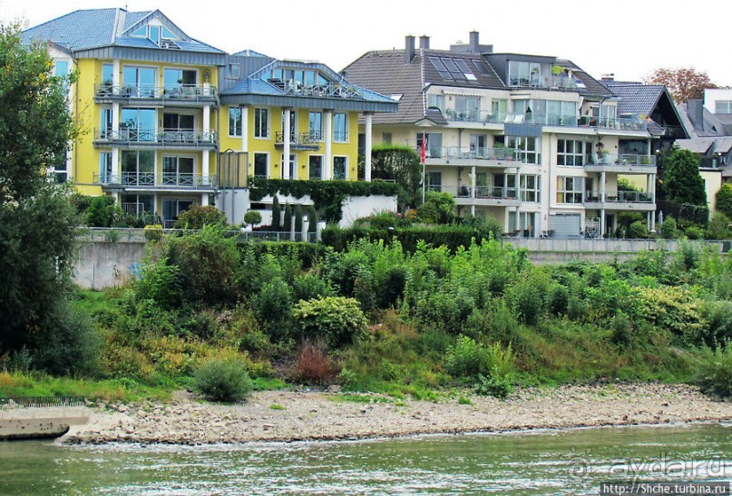 По Рейну на корабле. Справа Weiss, слева Porz