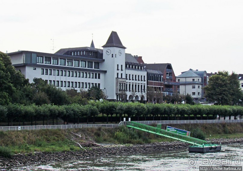 По Рейну на корабле. Справа Weiss, слева Porz