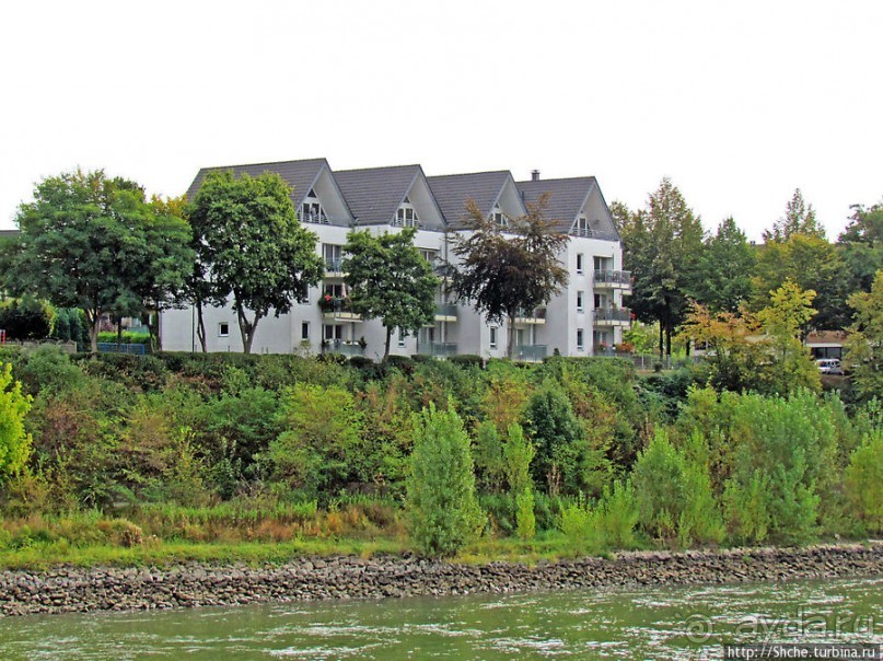 По Рейну на корабле. Справа Weiss, слева Porz