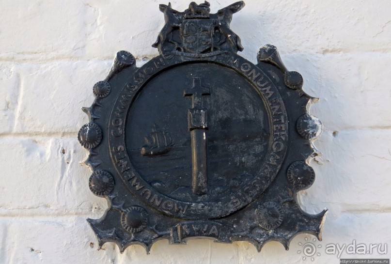 Белоснежная крепость в дикой саванне нац. парка Этоша