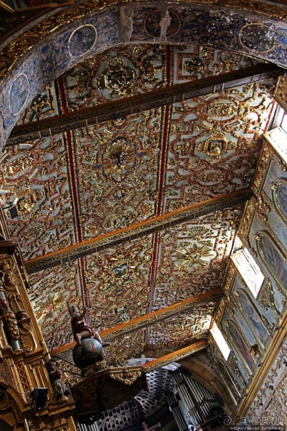 Роскошная! Церковь святого Францизска в Кито