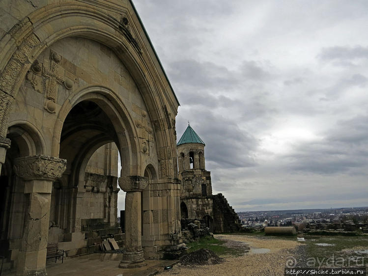 Храм Багра́та — символ единства Грузии
