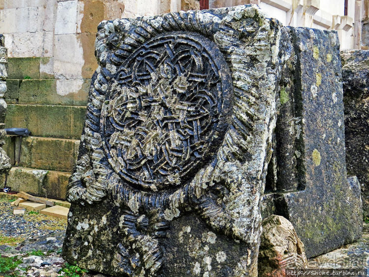 Храм Багра́та — символ единства Грузии