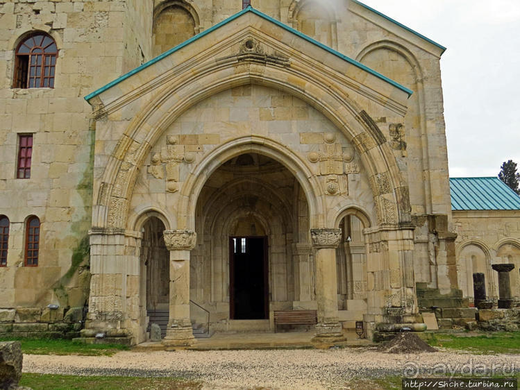 Храм Багра́та — символ единства Грузии