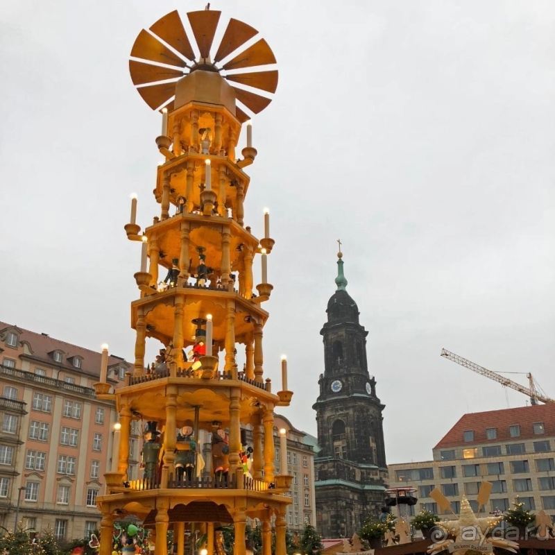 Альбом истории "Striezelmarkts — одна из старейших рождественских ярмарок"