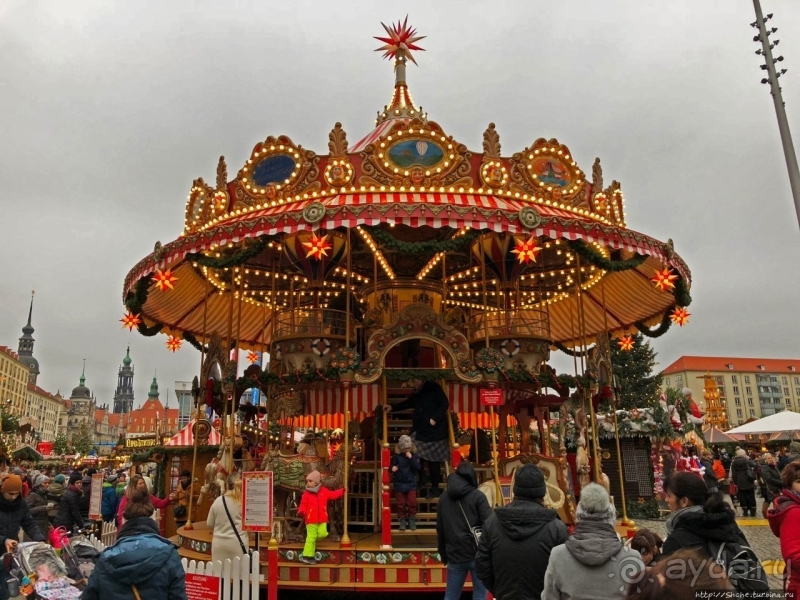 Striezelmarkts — одна из старейших рождественских ярмарок