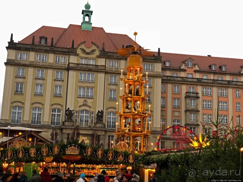 Striezelmarkts — одна из старейших рождественских ярмарок