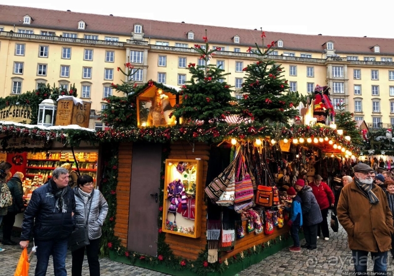 Striezelmarkts — одна из старейших рождественских ярмарок