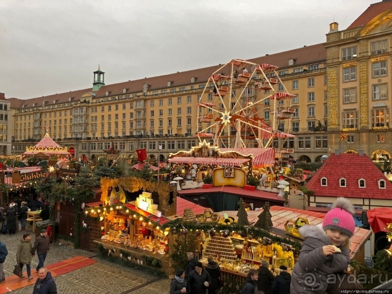 Striezelmarkts — одна из старейших рождественских ярмарок