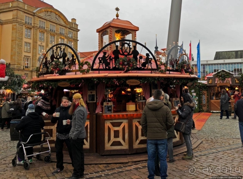 Striezelmarkts — одна из старейших рождественских ярмарок