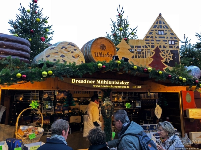 Striezelmarkts — одна из старейших рождественских ярмарок