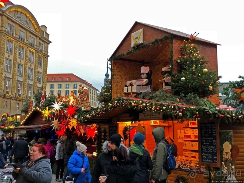 Striezelmarkts — одна из старейших рождественских ярмарок
