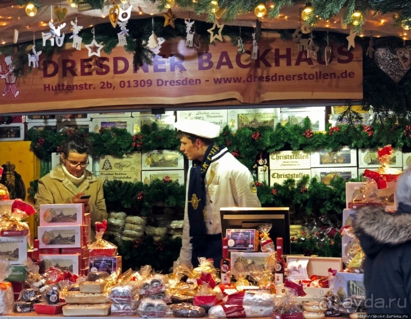 Striezelmarkts — одна из старейших рождественских ярмарок